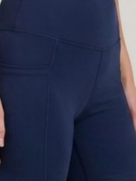 Short com bolso na cor marinho