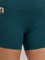 Short com bolso na cor azul petróleo