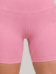 Short com bolso na cor rosa chiclete