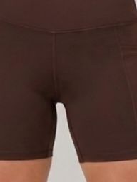 Short com bolso na cor marrom