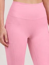 Legging com bolso na cor rosa chiclete
