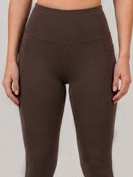 Legging com bolso na cor marrom