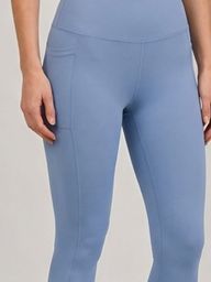 Legging com bolso na cor azul serenity